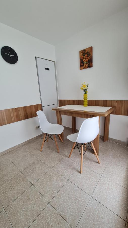 Vs Central Apartment Otopeni Luaran gambar