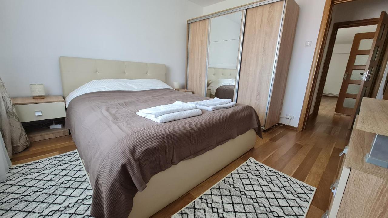 Vs Central Apartment Otopeni Luaran gambar
